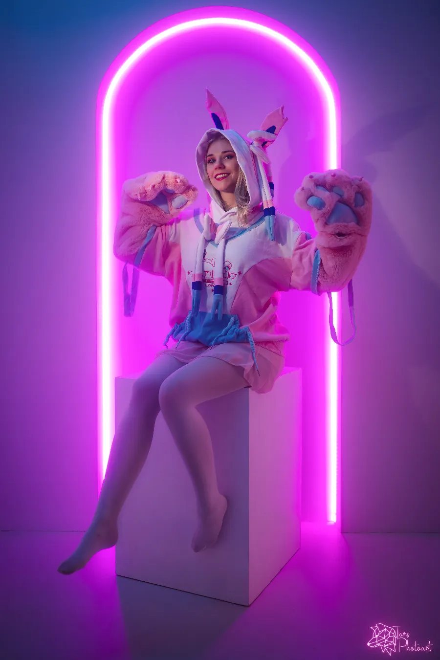 Feelinara Hoodie (Pokémon)